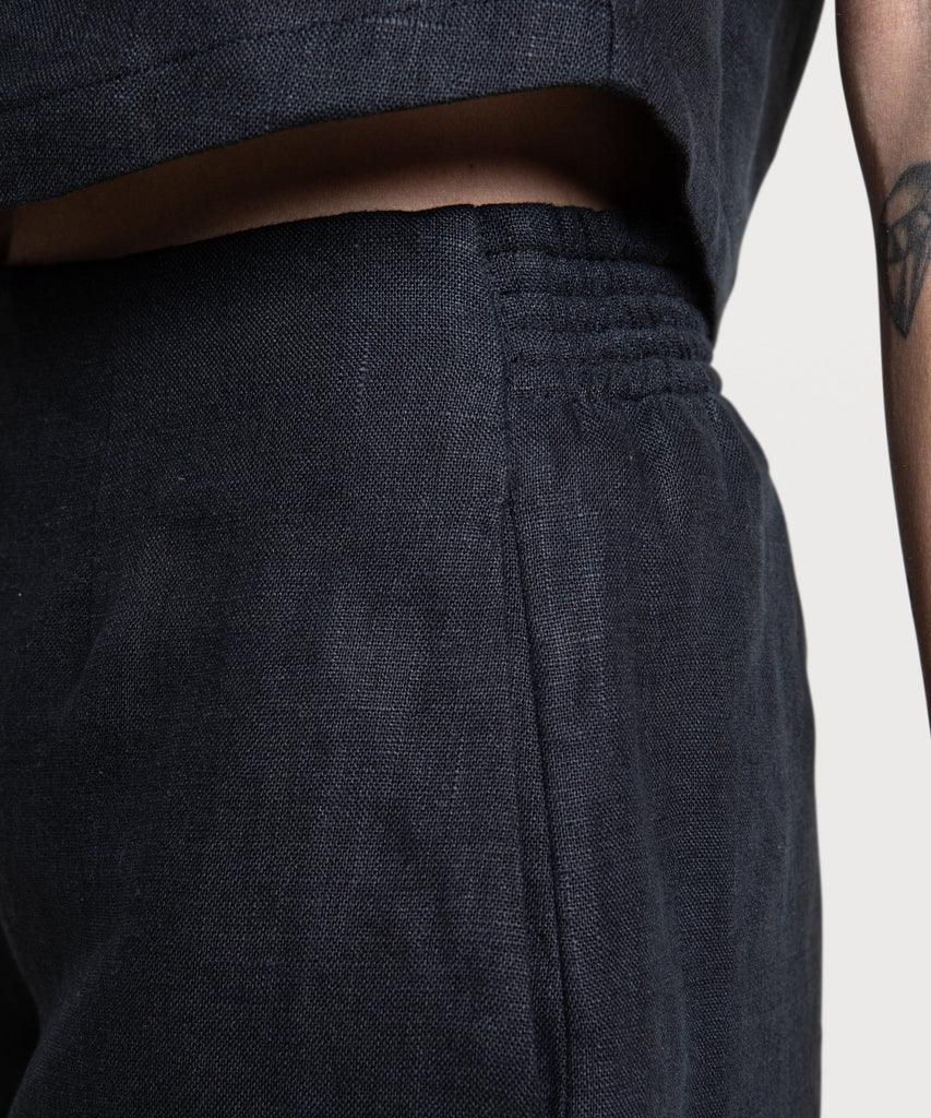 Relaxed Linen Weekend Shorts Miaki Swiss Made Womenswear