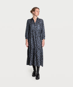 Entspanntes langes Hemdblusenkleid