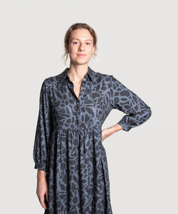 Entspanntes langes Hemdblusenkleid