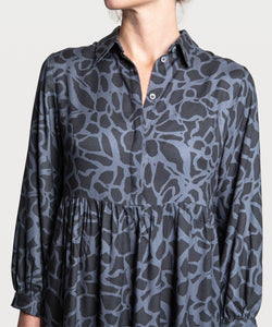 Entspanntes langes Hemdblusenkleid
