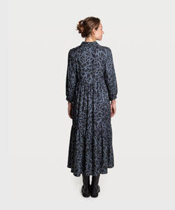 Entspanntes langes Hemdblusenkleid