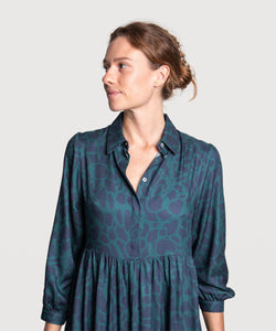 Entspanntes langes Hemdblusenkleid