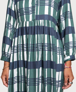 Entspanntes langes Hemdblusenkleid