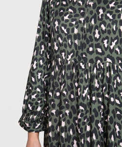 Entspanntes langes Hemdblusenkleid