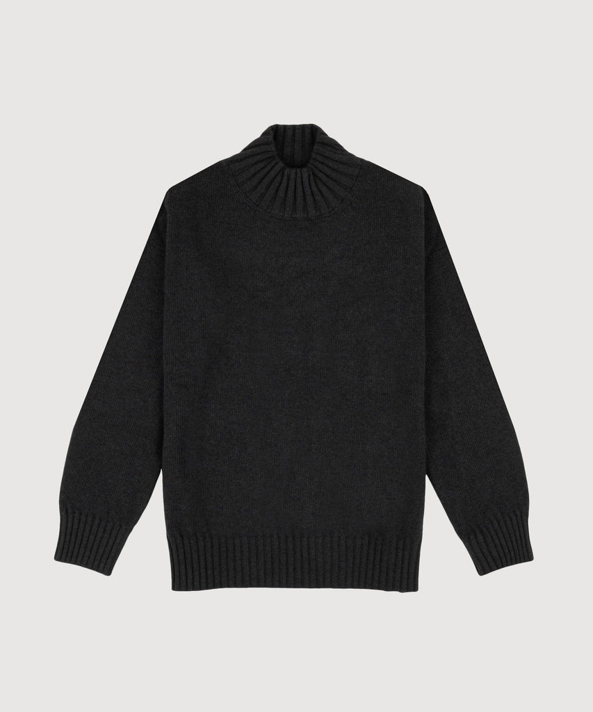 Lässiger Pullover mit Stehkragen