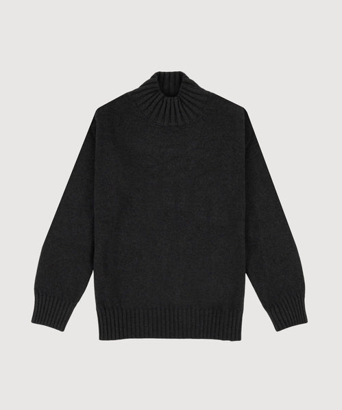 Lässiger Pullover mit Stehkragen
