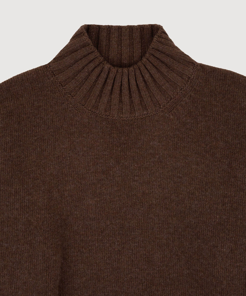 Lässiger Pullover mit Stehkragen