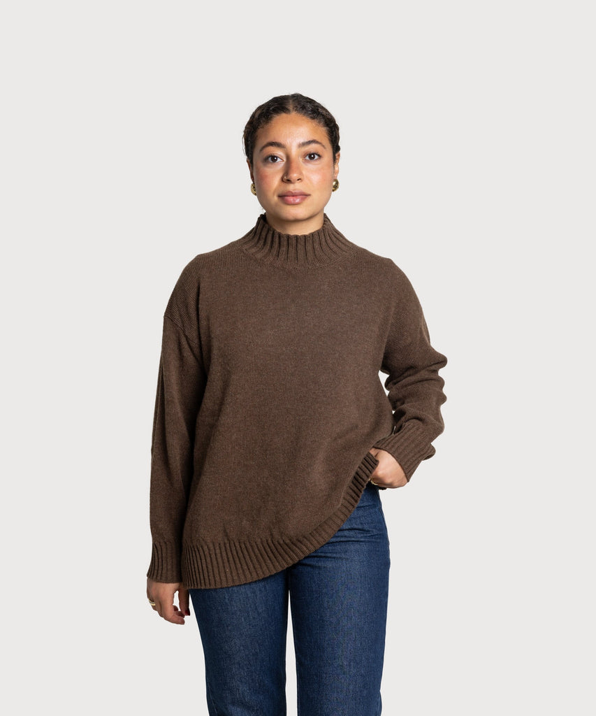 Lässiger Pullover mit Stehkragen
