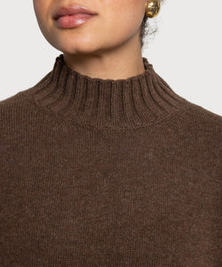 Lässiger Pullover mit Stehkragen