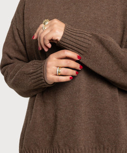 Lässiger Pullover mit Stehkragen