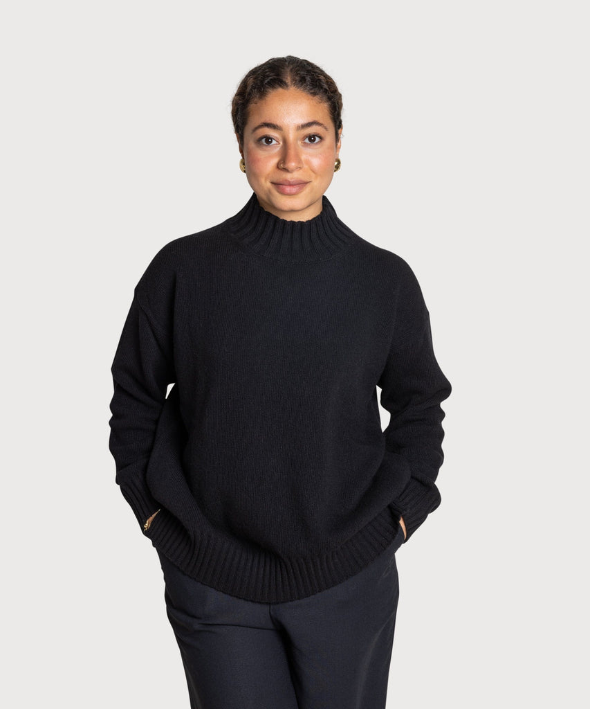 Lässiger Pullover mit Stehkragen