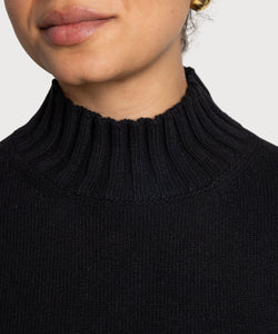 Lässiger Pullover mit Stehkragen