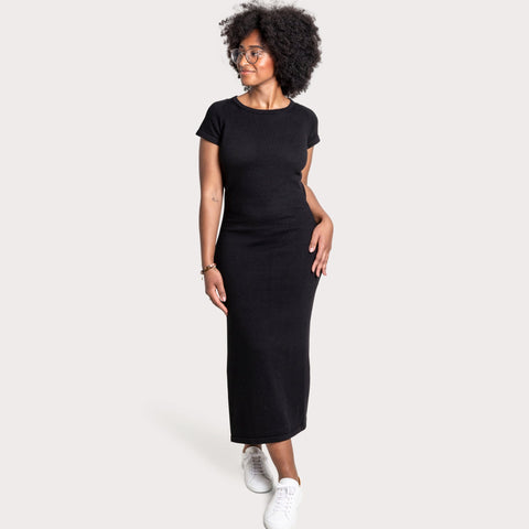 Langes, kurzärmliges Baumwoll-Strickkleid